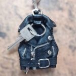 llavero en forma de chaleco