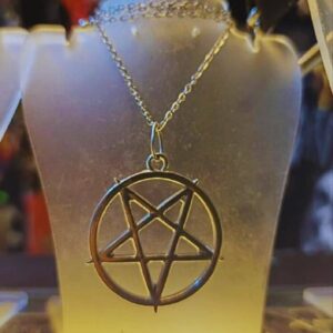 Collar de pentagrama