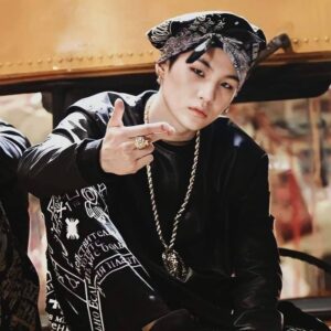 BTS Suga bandana negra